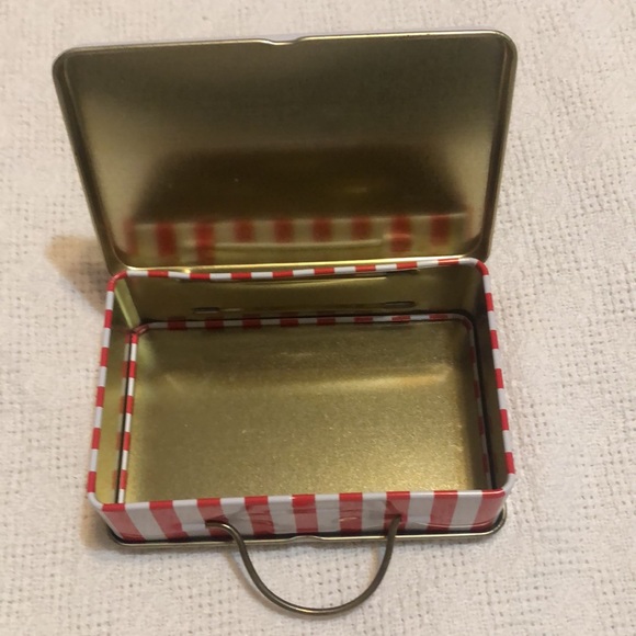 Vintage Lord & Taylor 5 inch tin. Featuring Lord & Taylor charge card image. - Picture 3 of 5